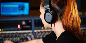  FREE Hi-X55 headphones (worth £299 RRP inc VAT) when you buy an Austrian Audio OC818 Studio Set