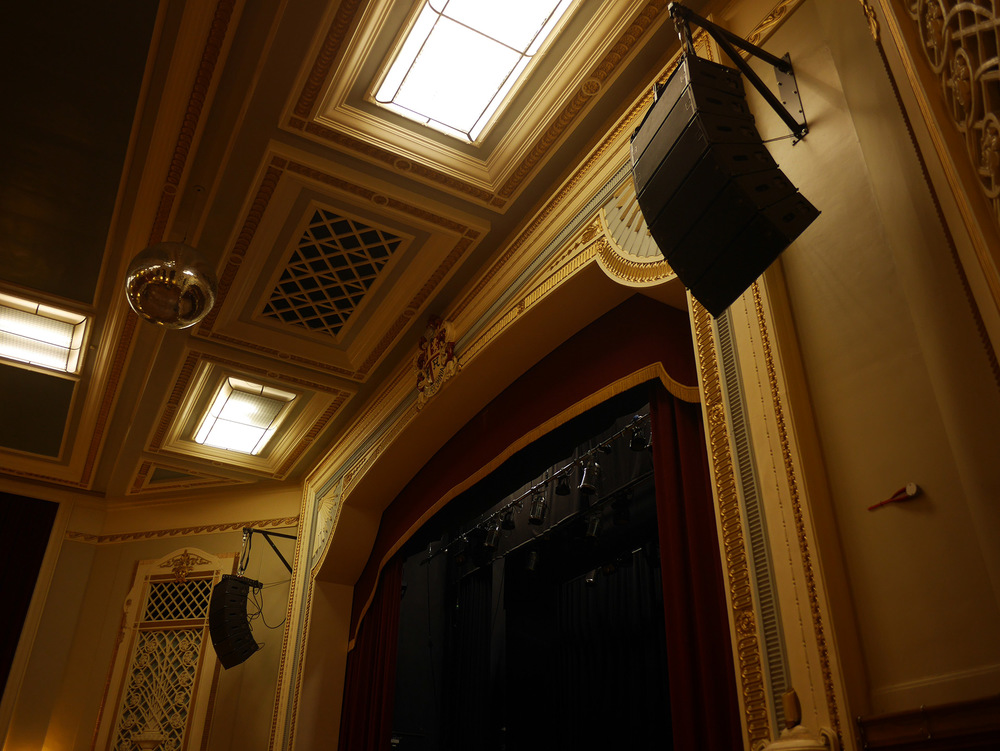 Islington Assembly Hall chooses JBL VTX A8 system