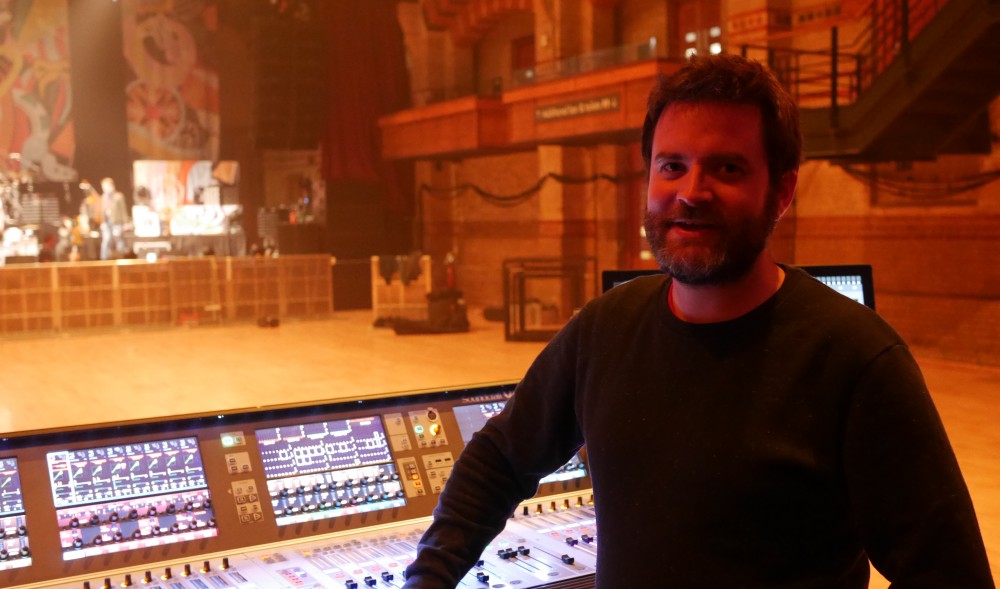 Andy Bell says farewell to Bellowhead aboard a Vi7000